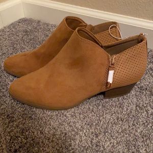 CARAMEL FAUX SUEDE ANKLE BOOTS